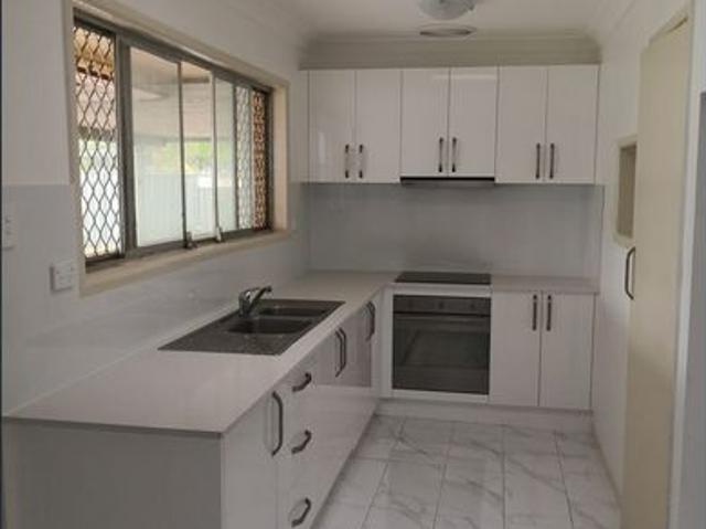 8 Redwood St, Kingston, 4114