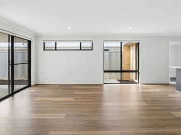 8 Riddell Street, Eglinton WA 6034