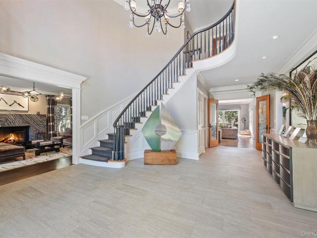 8 Ridgeview Circle