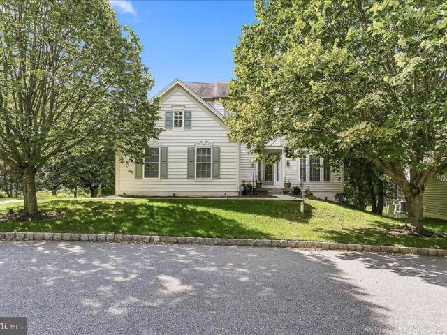 8 Ridings Way