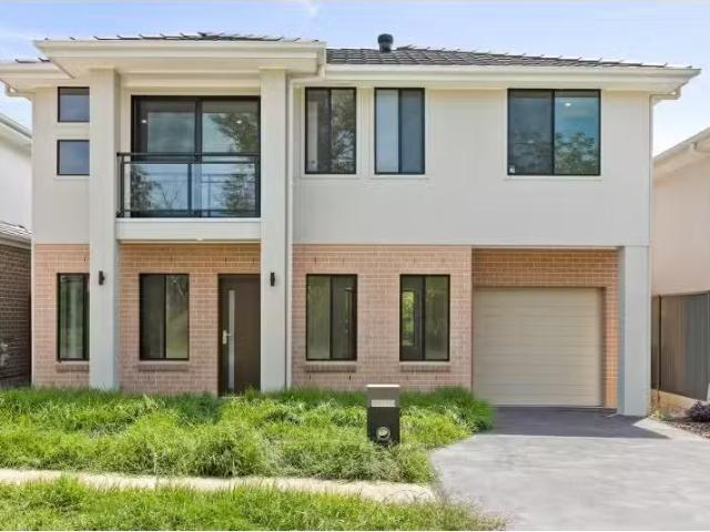 8 Robbins Road, Box Hill House for rent Listed by Patrizia Hu.