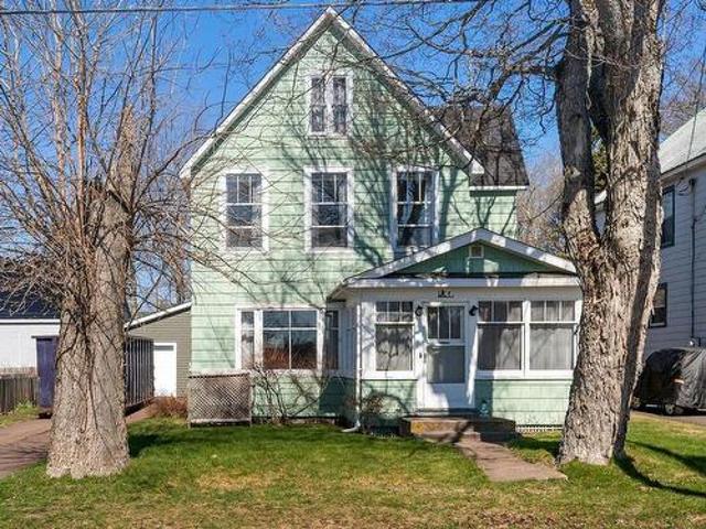8 Robie Street, Amherst, NS, B4H 2C6 house for sale | Listing ID 202608 | Royal LePage