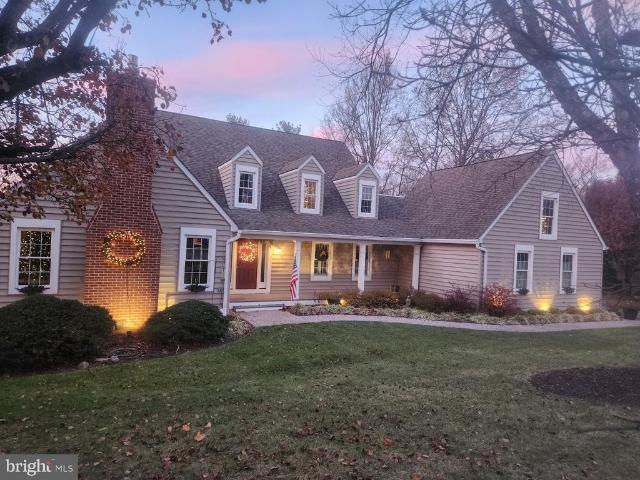 8 Rolling Farm Court
