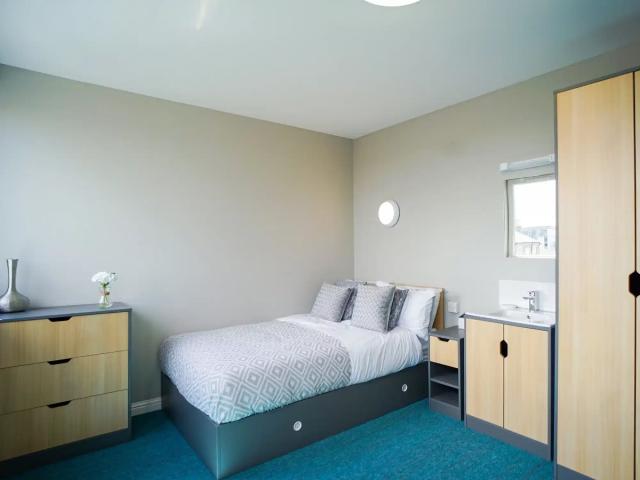 8 Roxburgh, Edinburgh Has an Apartment