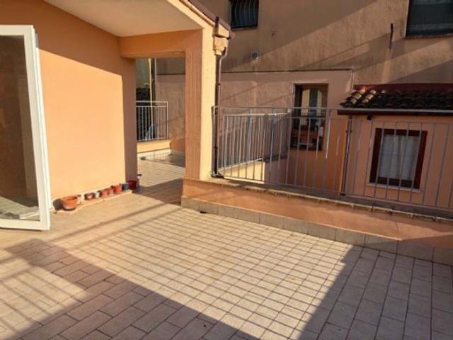 8 stanze in affitto