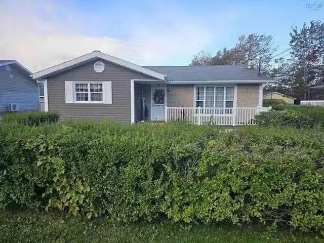 8 Stacey Avenue, North Sydney, NS, B2A 3P4 house for sale L.