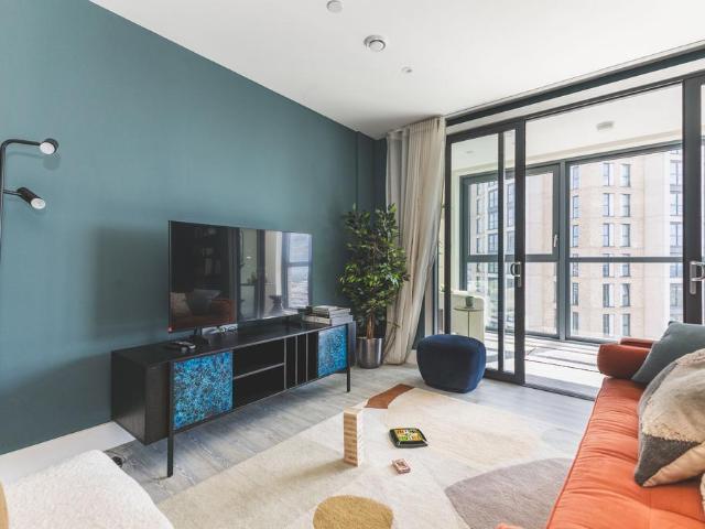 8 Station Road, Croydon CR0 2 bed apartment to rent £2,650 pcm £612 pw