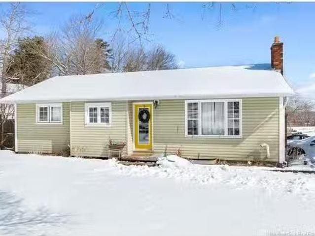 8 Surrey Cres, Fredericton, NB, E3B 4L3 house for sale List.