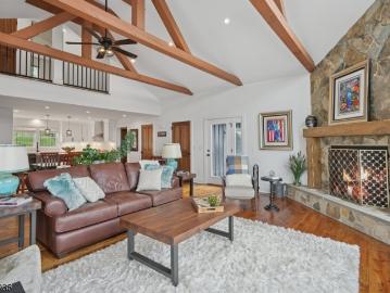 8 Sutton Rd