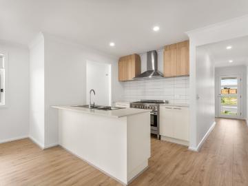 8 Samson Crescent