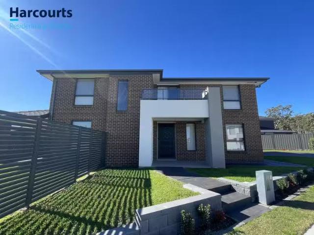 8 Satinwood Road, WOONGARRAH, NSW 2259 House for Rent