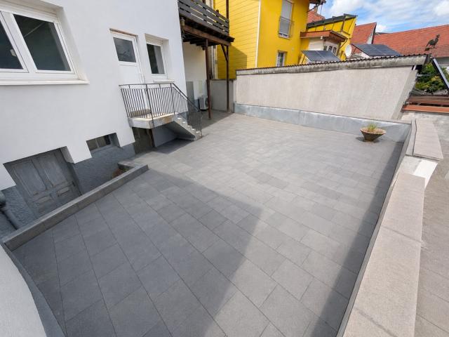 8 Schlafzimmer, 3 Bäder, 2 Küchen, Terrasse, Garten, Balkon Klima und mehr!