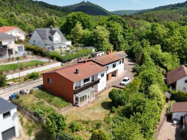 8 Schlafzimmer Haus Merzalben Deutschland LS99376744