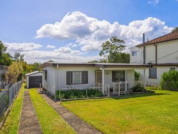 Cockle Creek, Newcastle - Equipped kitchen