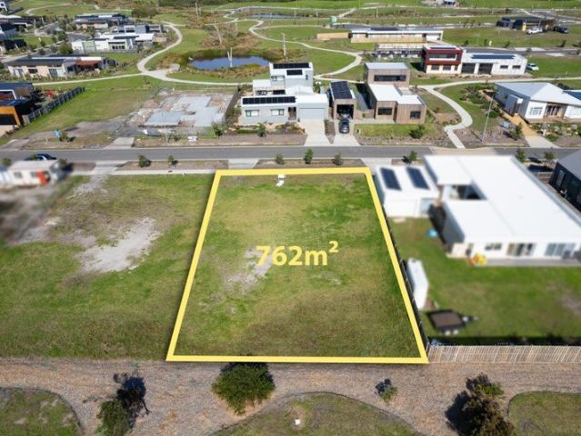 8 Seadragon Street, Cape Paterson VIC 3995