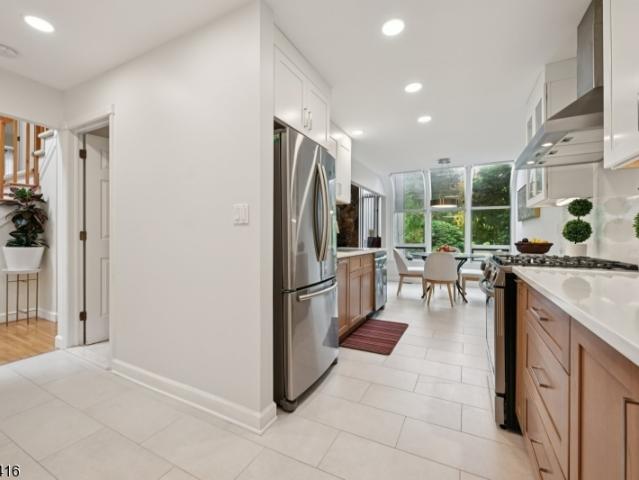 8 Sherwood Dr