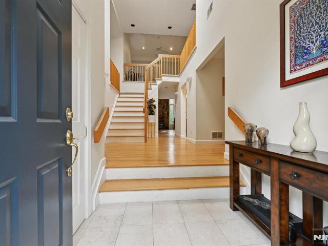 8 Sherwood Drive