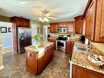 8 Spencer St, Stanhope Boro, NJ