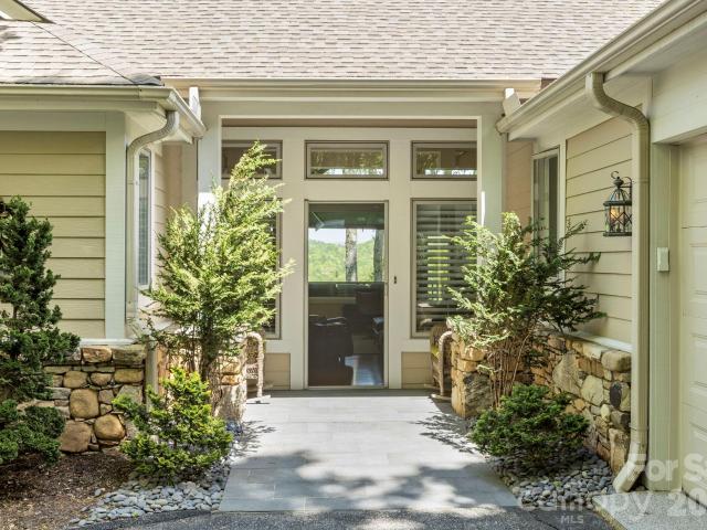 8 Spring Ridge Lane