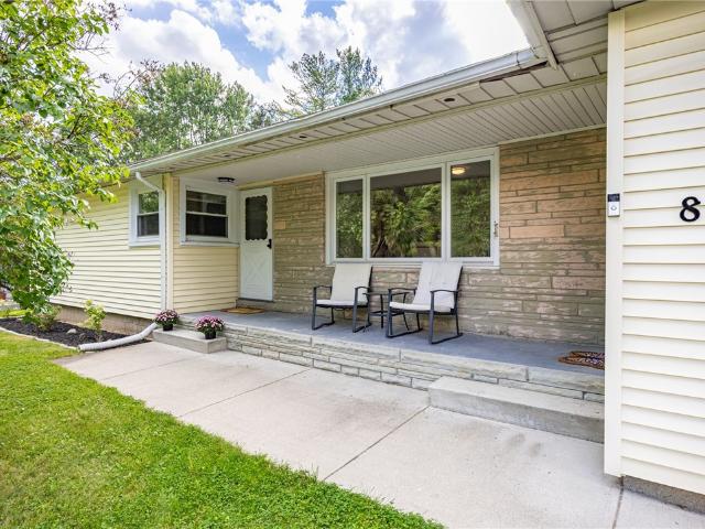8 Twin Oak Drive