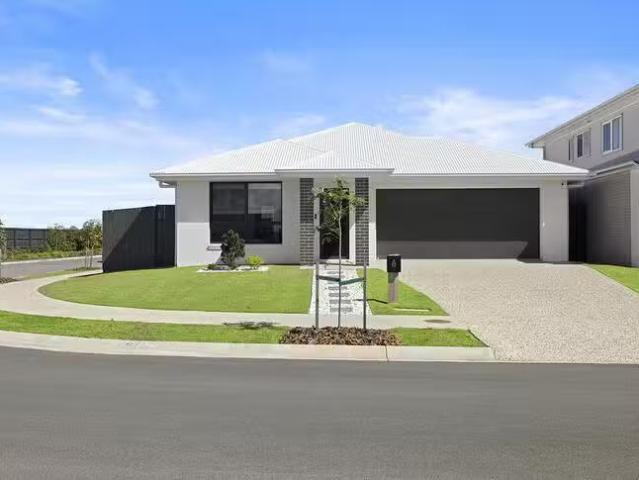 8 Tasman Street, Banya, QLD 4551