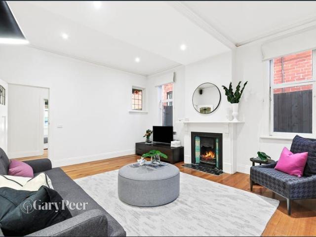 8 Tennis Grove, Caulfield North