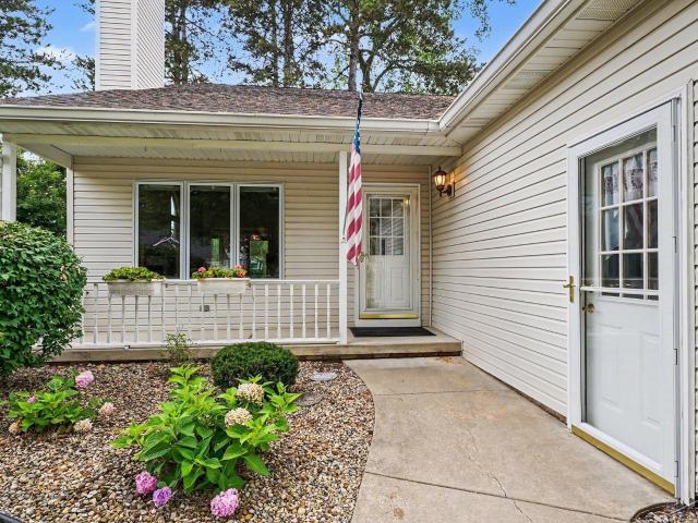 8 Thornapple Court