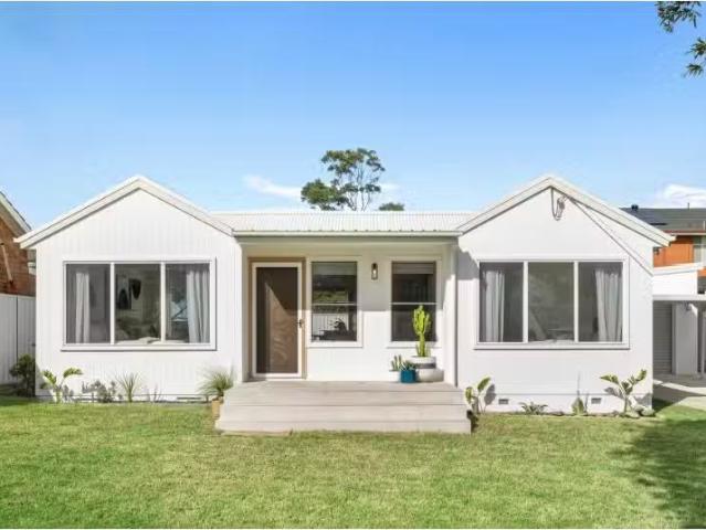 8 Thurlgona Road, Engadine House for rent Listed by Riley Cow.