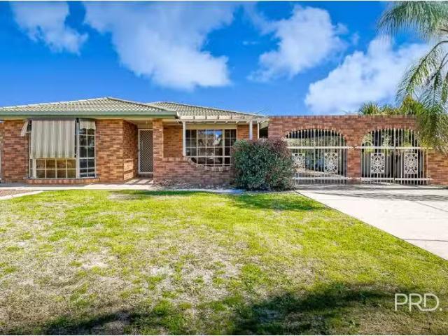 8 Toney Place, Glenfield Park House for rent Listed by Leasin.