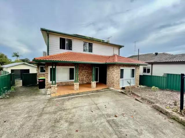 8 Ulonga Place, TOONGABBIE House for rent Listed by Toongabbi.