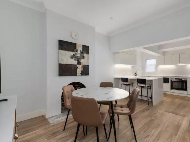 8 Unwins Bridge Road, St Peters, Australia