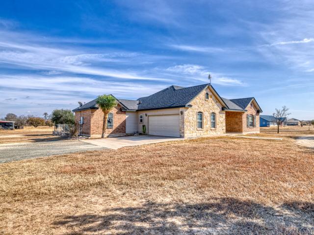 8 Valley View, Uvalde, TX 78801 | MLS #1938