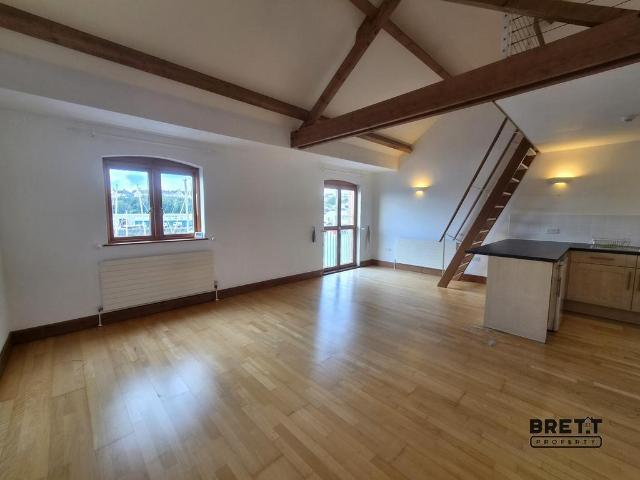 8 Victory House, Nelson Quay, Milford. 2 bed flat to rent £850 pcm £196 pw