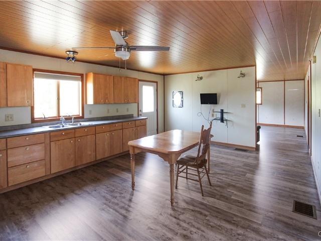 8 Vrooman Road