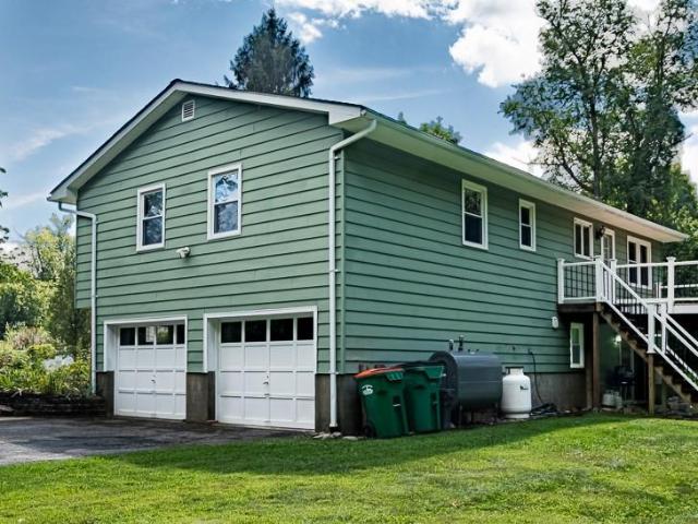8 W Caroline Drive W