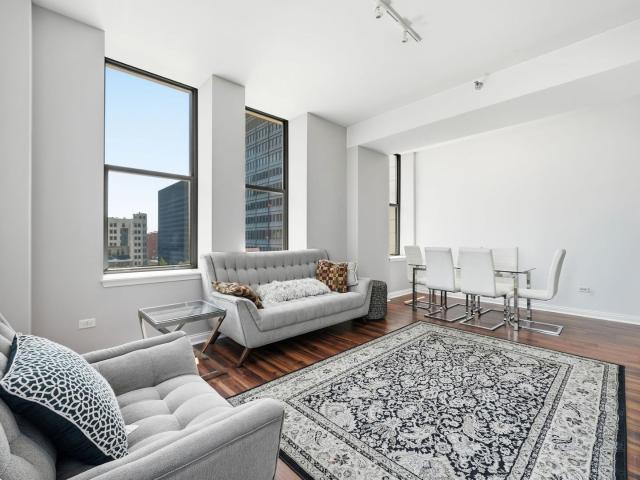 8 W Monroe Street # 1904