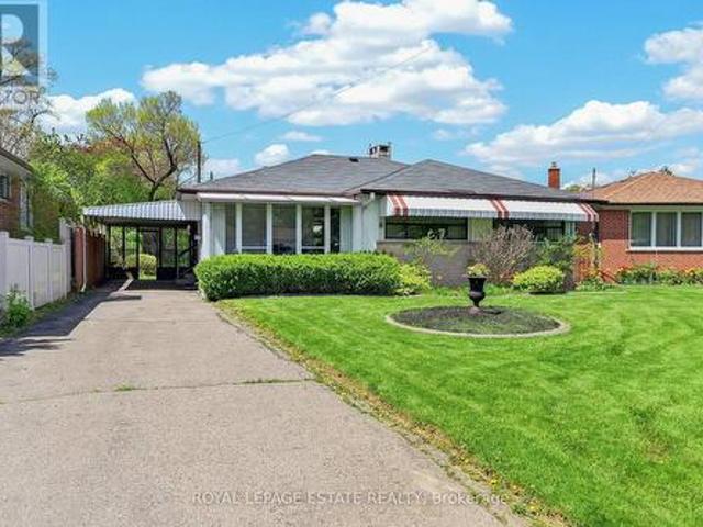 8 Wallbridge Court, Toronto, ON, M2R 1W1 house for sale | Listing ID C13152 | Royal LePage