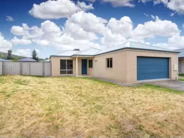 8 Wattle Way, West Albury House for rent Listed by Jenna Ross.