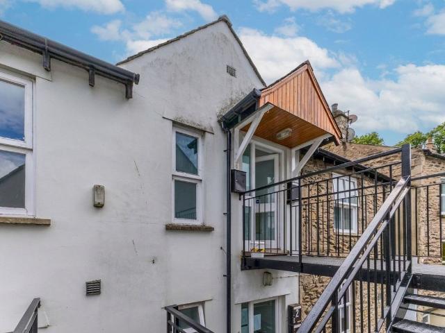 8 Websters Yard, Highgate, Kendal LA9, 2 bed flat to rent, £895 pcm | PrimeLocation