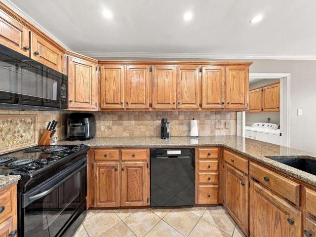 8 Winona Dr