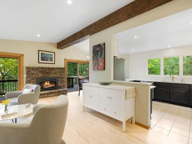 8 Woodhill Lane