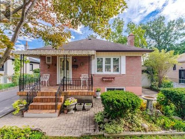 8 Woolton Crescent, Toronto, ON, M6M 4K9 house for sale | Listing ID W13773 | Royal LePage