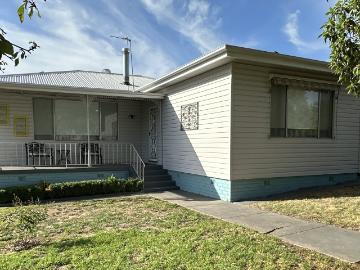 8 Yaralla Street, TUMUT NSW 2720