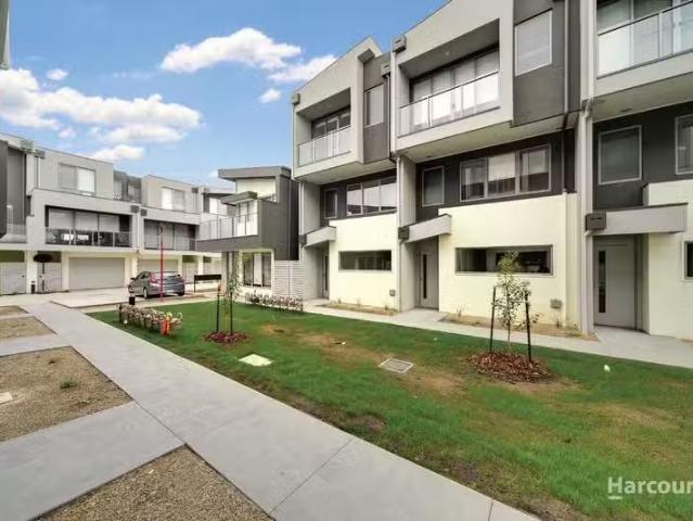 8 Zara Court, Officer, VIC 3809 Townhouse for Rent