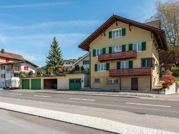 8 Zemmer Eifamiliehuus met 3 Zemmer Stöckli