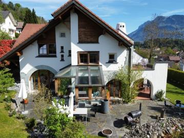 8 ½ Zi. Einfamilienhaus mit 1 ½ Zi. Wohnung an idyllischer Wohnlage mit herrlichem Weitblick
