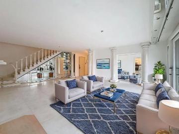 8 Zimmer, 216 m², 1. Stock