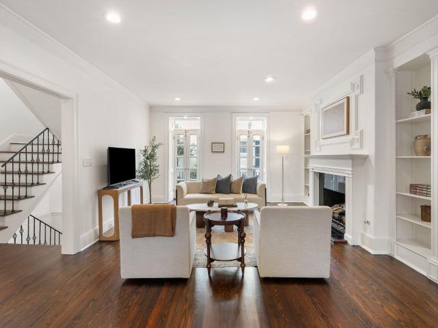 8 1/2 Elliott St