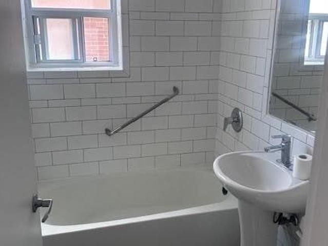 8 2 Grant Boulevard, Hamilton