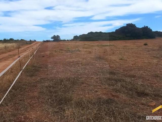 8,2 hectares de terreno agrícola para venda em Lagos, Algarv. m² Bensafrim e Barão de São João